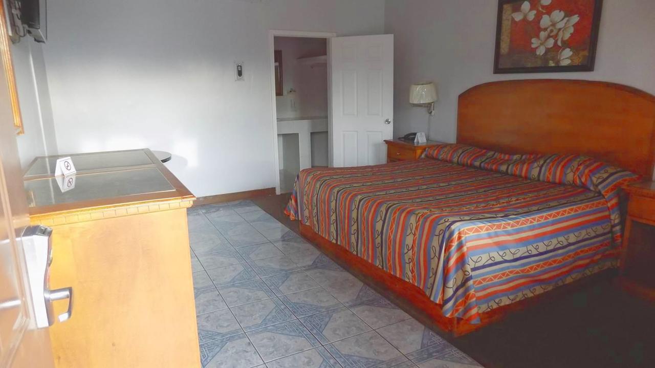 Hotel Del Camino Cuauhtémoc Kültér fotó