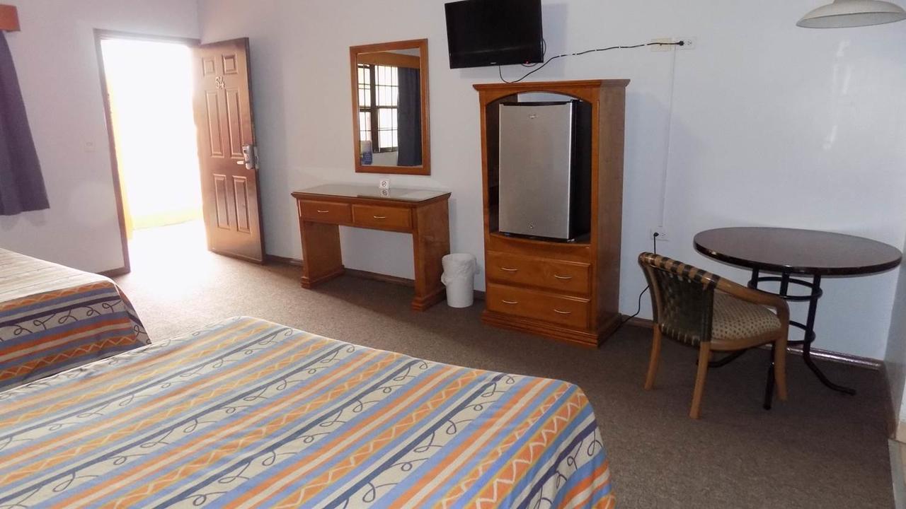 Hotel Del Camino Cuauhtémoc Kültér fotó